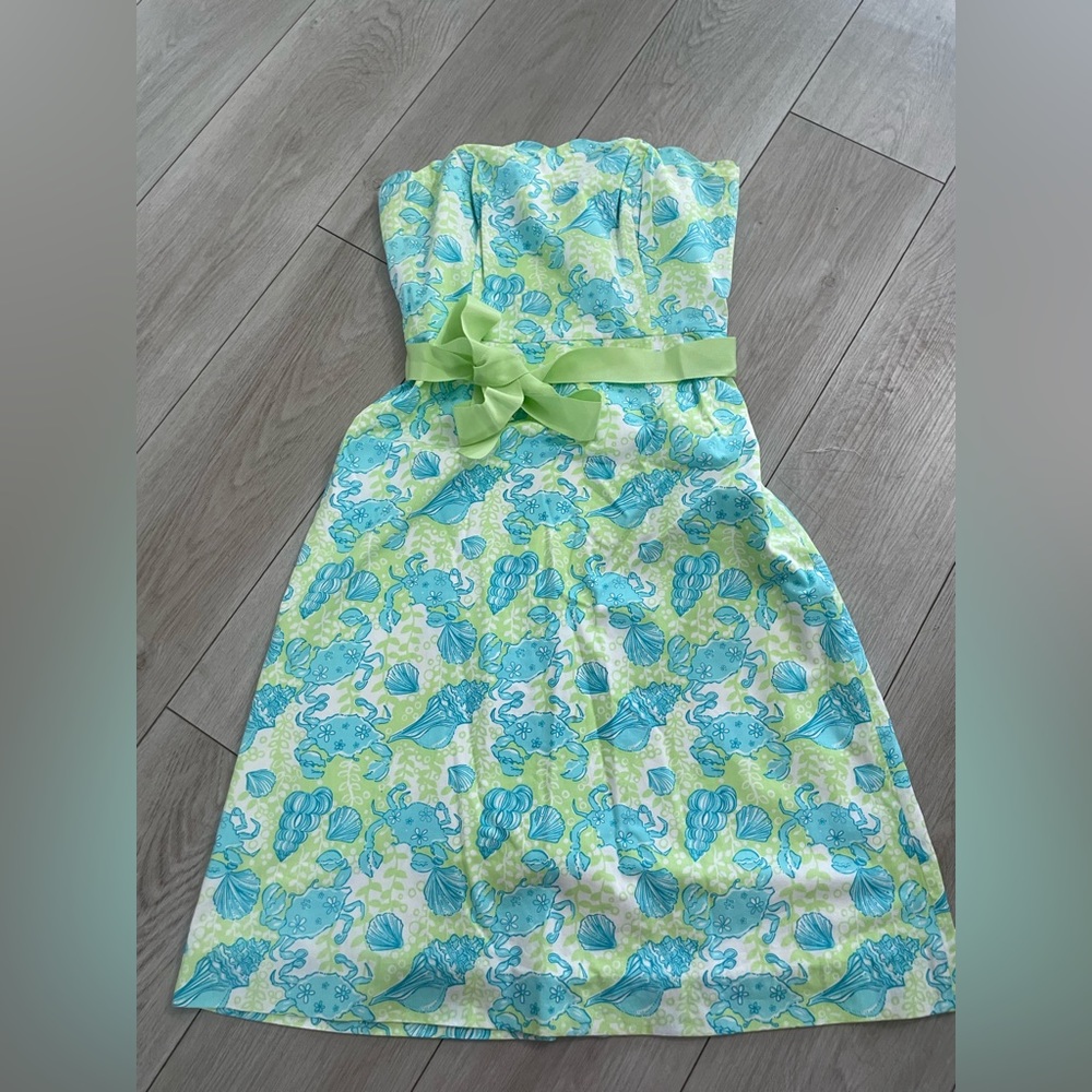 Lilly Pulitzer tie back, strapless with a scallop trim neckline midi dress.